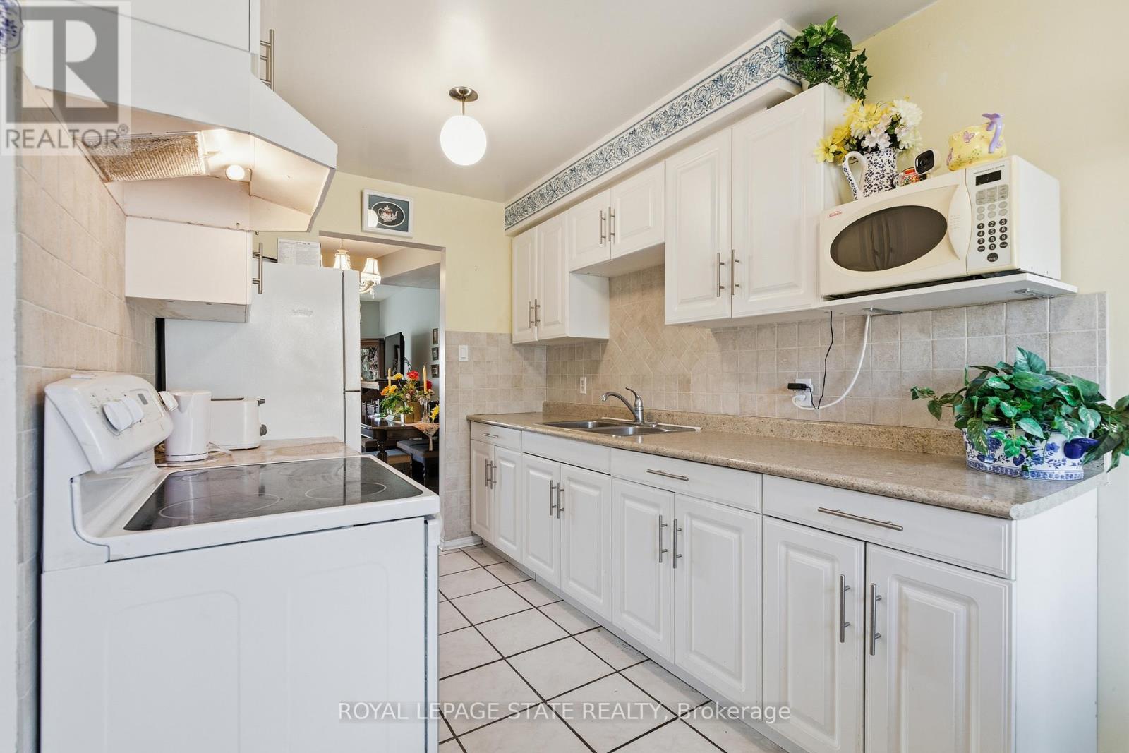 4 - 618 Barton Street, Hamilton, Ontario  L8E 4X3 - Photo 8 - X12682128