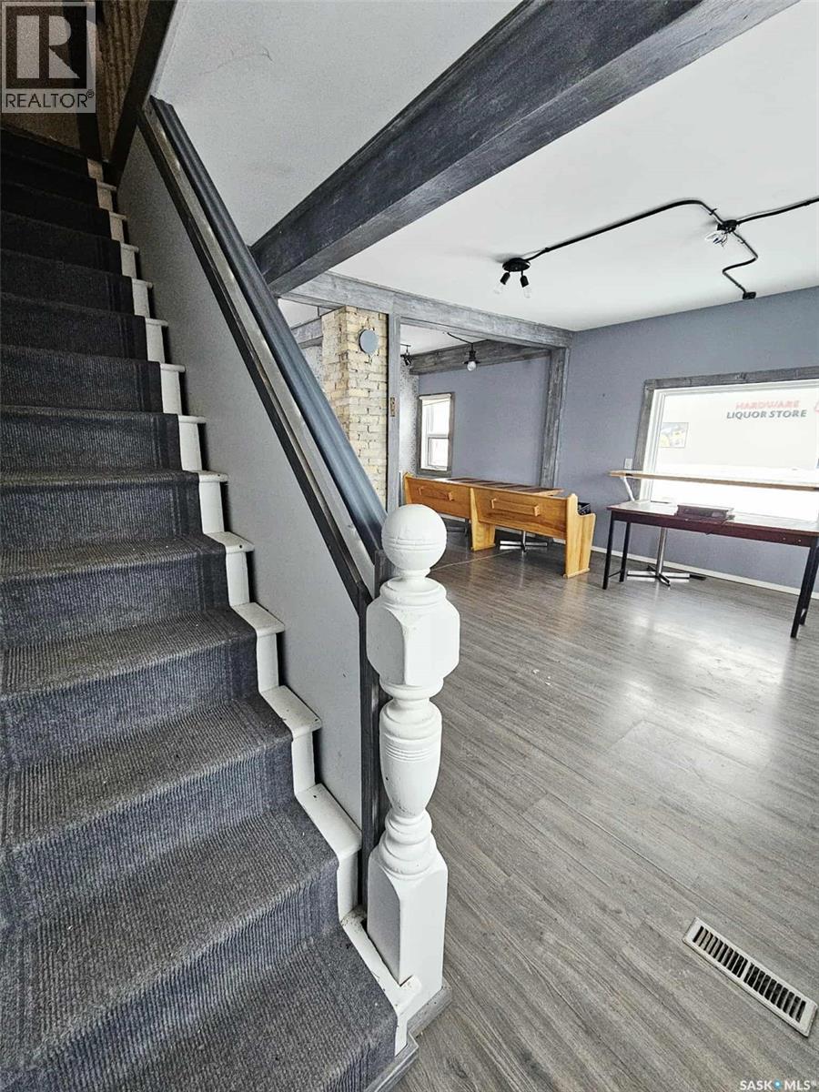 702 Main Street, Broadview, Saskatchewan  S0G 0K0 - Photo 2 - SK995461