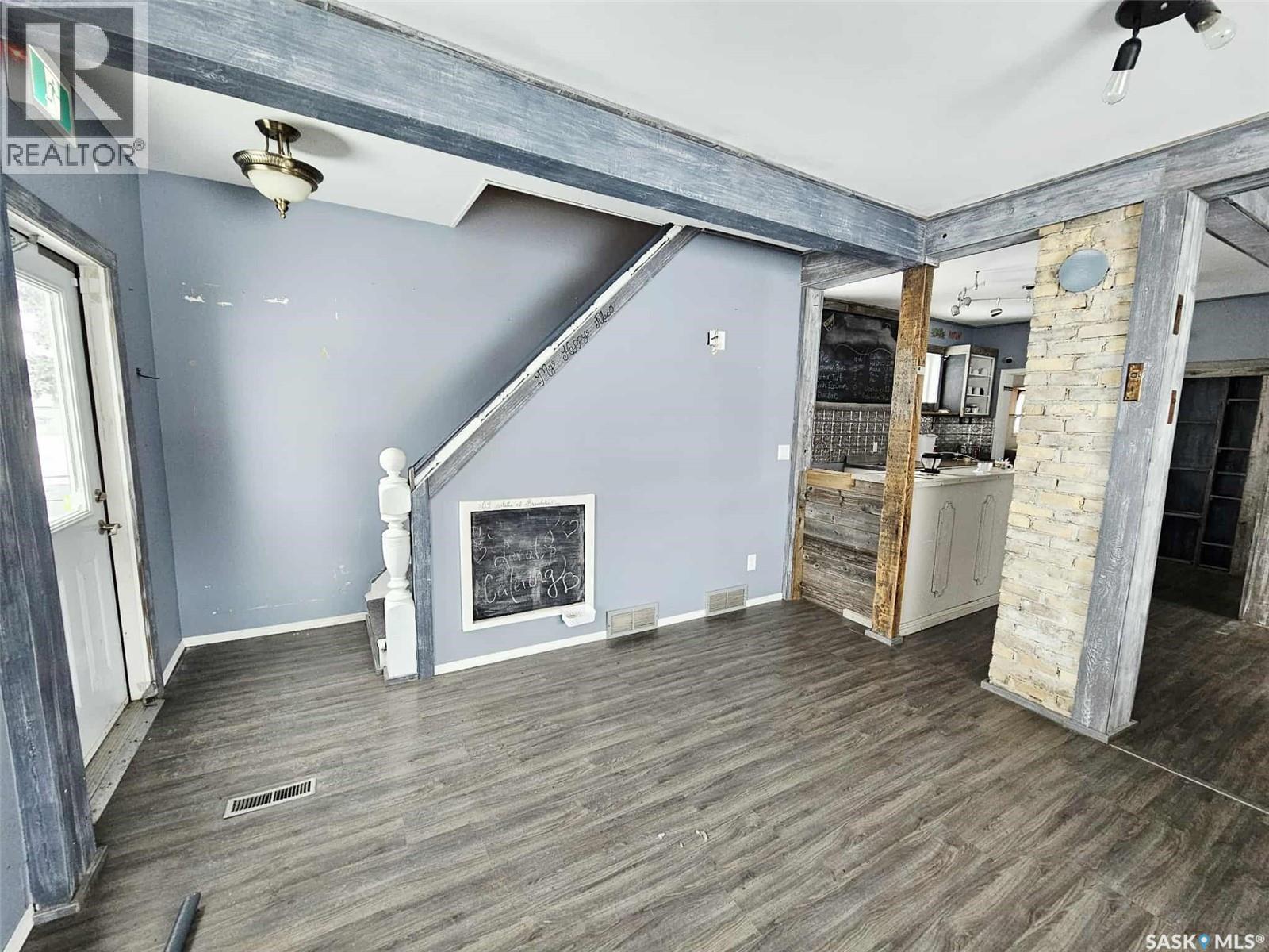 702 Main Street, Broadview, Saskatchewan  S0G 0K0 - Photo 3 - SK995461