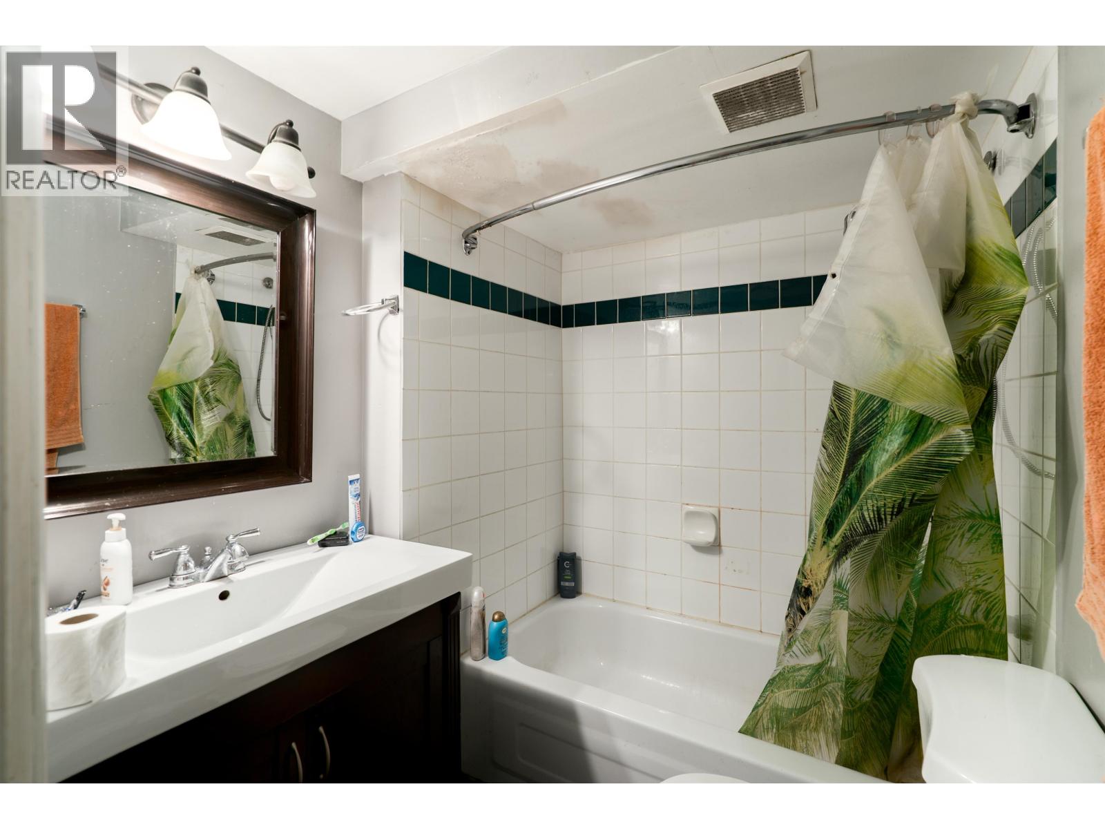 2715 W 16th Avenue, Vancouver, British Columbia  V6K 3C3 - Photo 27 - R3074007