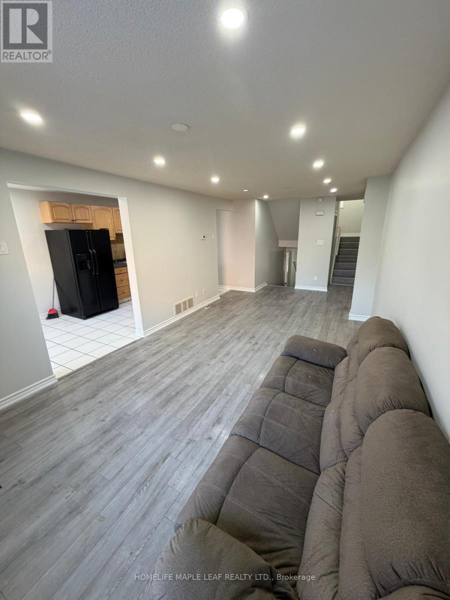 11 Rusthall Way, Brampton, Ontario  L6V 3R5 - Photo 4 - W12674510