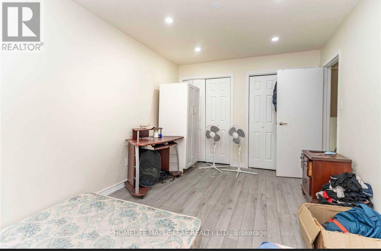 11 Rusthall Way, Brampton, Ontario  L6V 3R5 - Photo 10 - W12674510