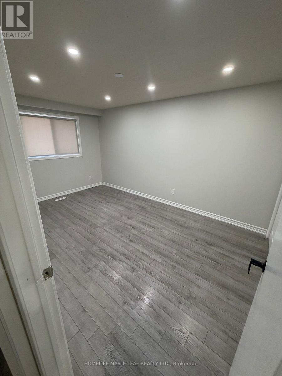 11 Rusthall Way, Brampton, Ontario  L6V 3R5 - Photo 12 - W12674510