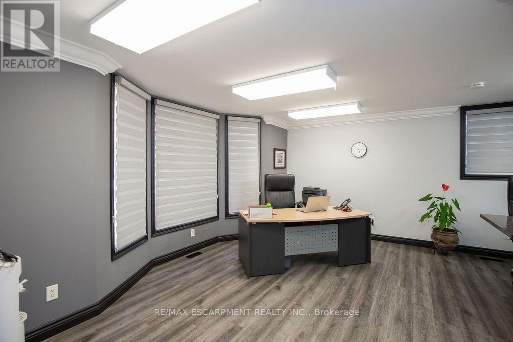 190 Hempstead Drive, Hamilton, Ontario  L8W 2E3 - Photo 15 - X12676044