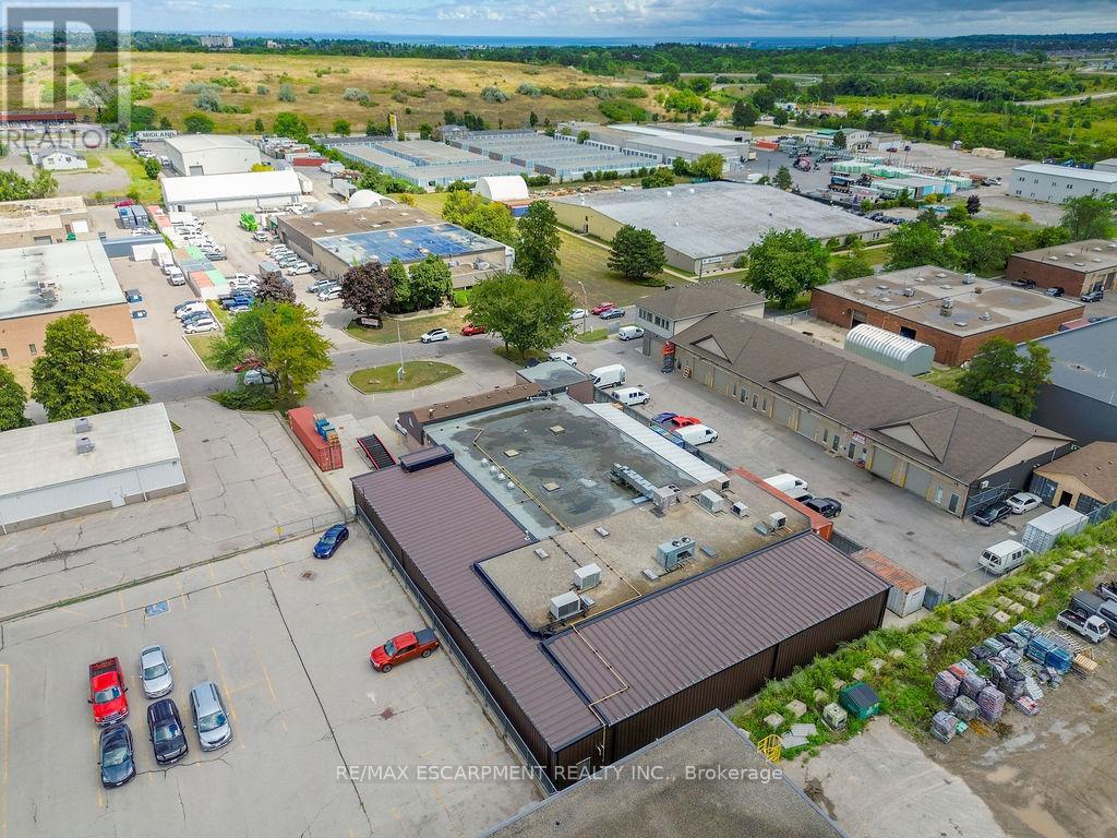 190 Hempstead Drive, Hamilton, Ontario  L8W 2E3 - Photo 2 - X12676044