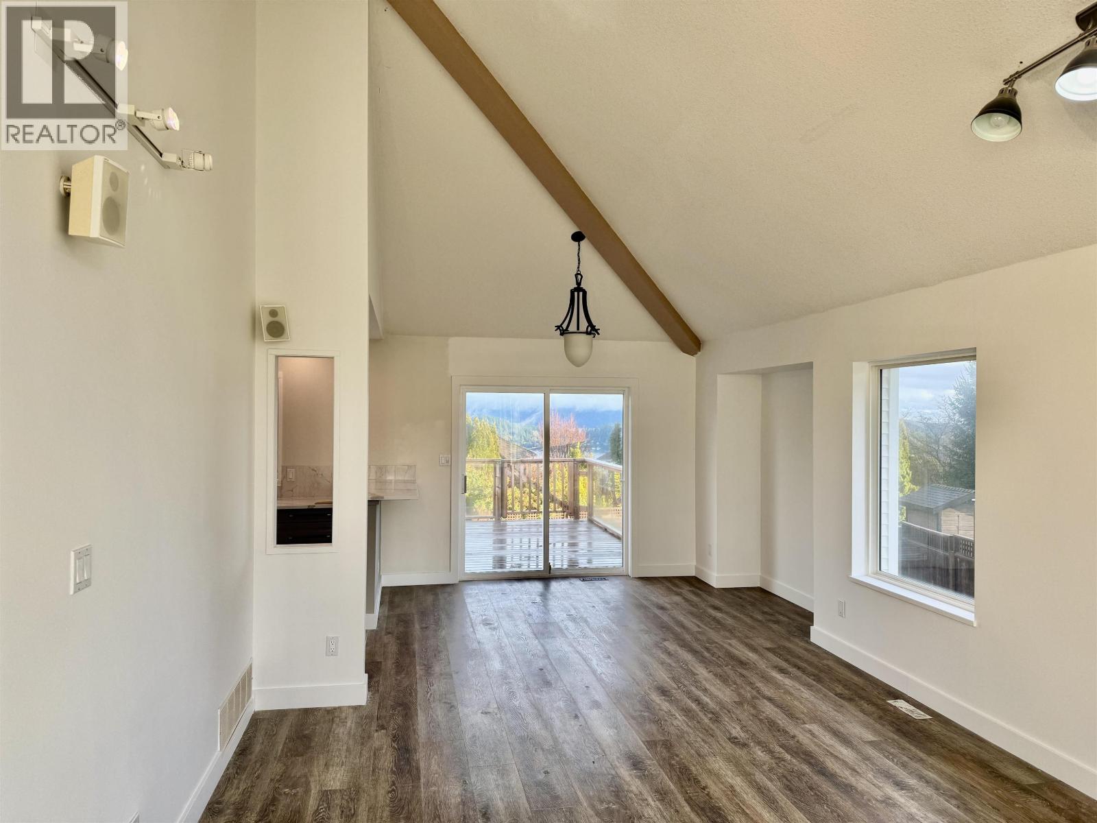 522 Eaglecrest Drive, Gibsons, British Columbia V0N 1V8 - Photo 5 - R3077857