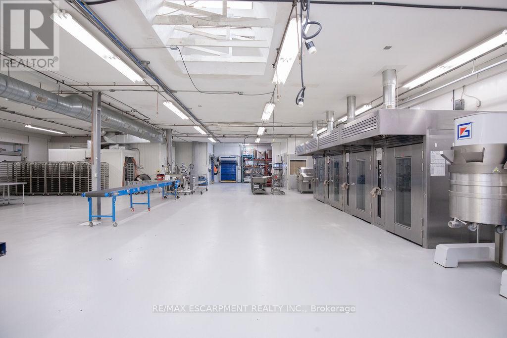 190 Hempstead Drive, Hamilton, Ontario  L8W 2E3 - Photo 6 - X12676044