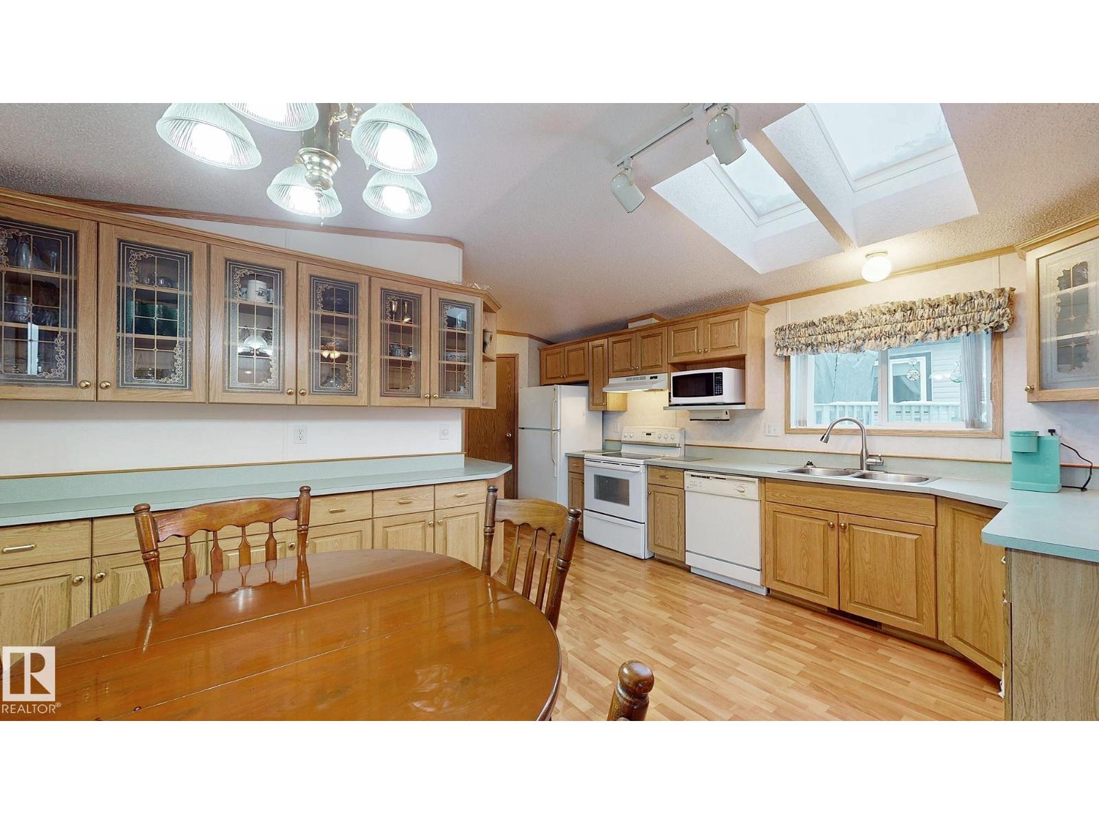 2925 Lakewood Dr Nw, Edmonton, Alberta  T5S 1T7 - Photo 6 - E4468935