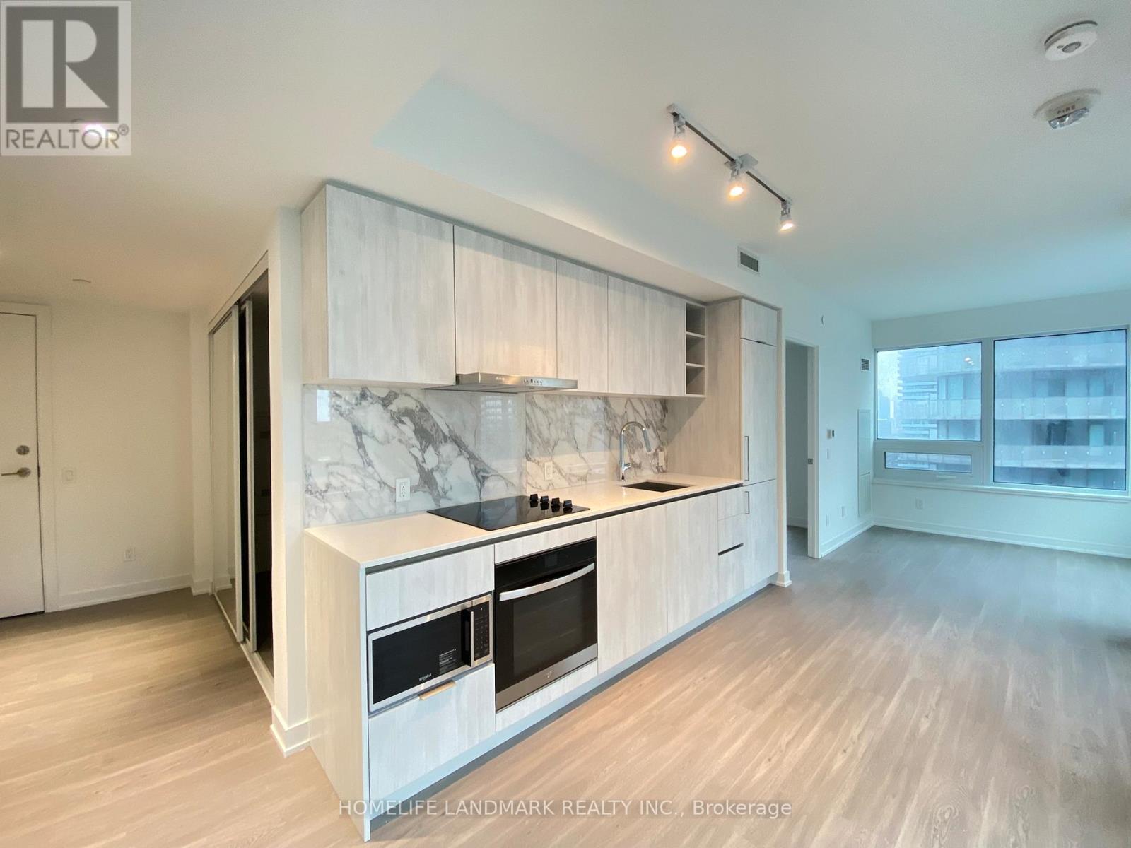 2216 - 8 Wellesley Street W, Toronto, Ontario  M4Y 0J5 - Photo 2 - C12682320