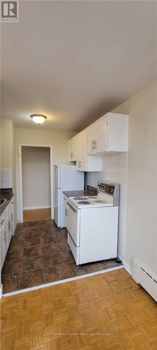 302 - 101 Brookhaven Drive, Toronto, Ontario  M6M 4P1 - Photo 5 - W12682012