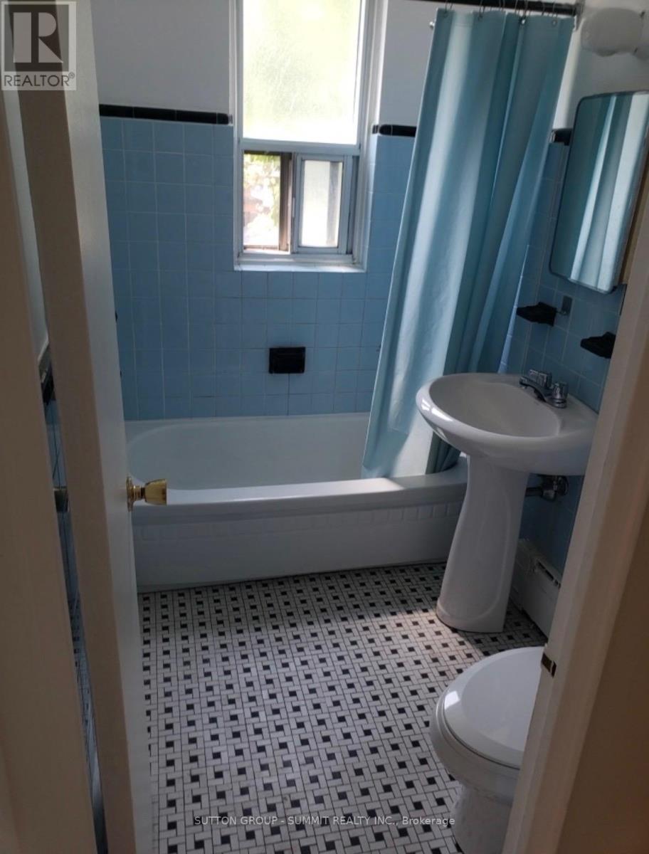 302 - 101 Brookhaven Drive, Toronto, Ontario  M6M 4P1 - Photo 8 - W12682012