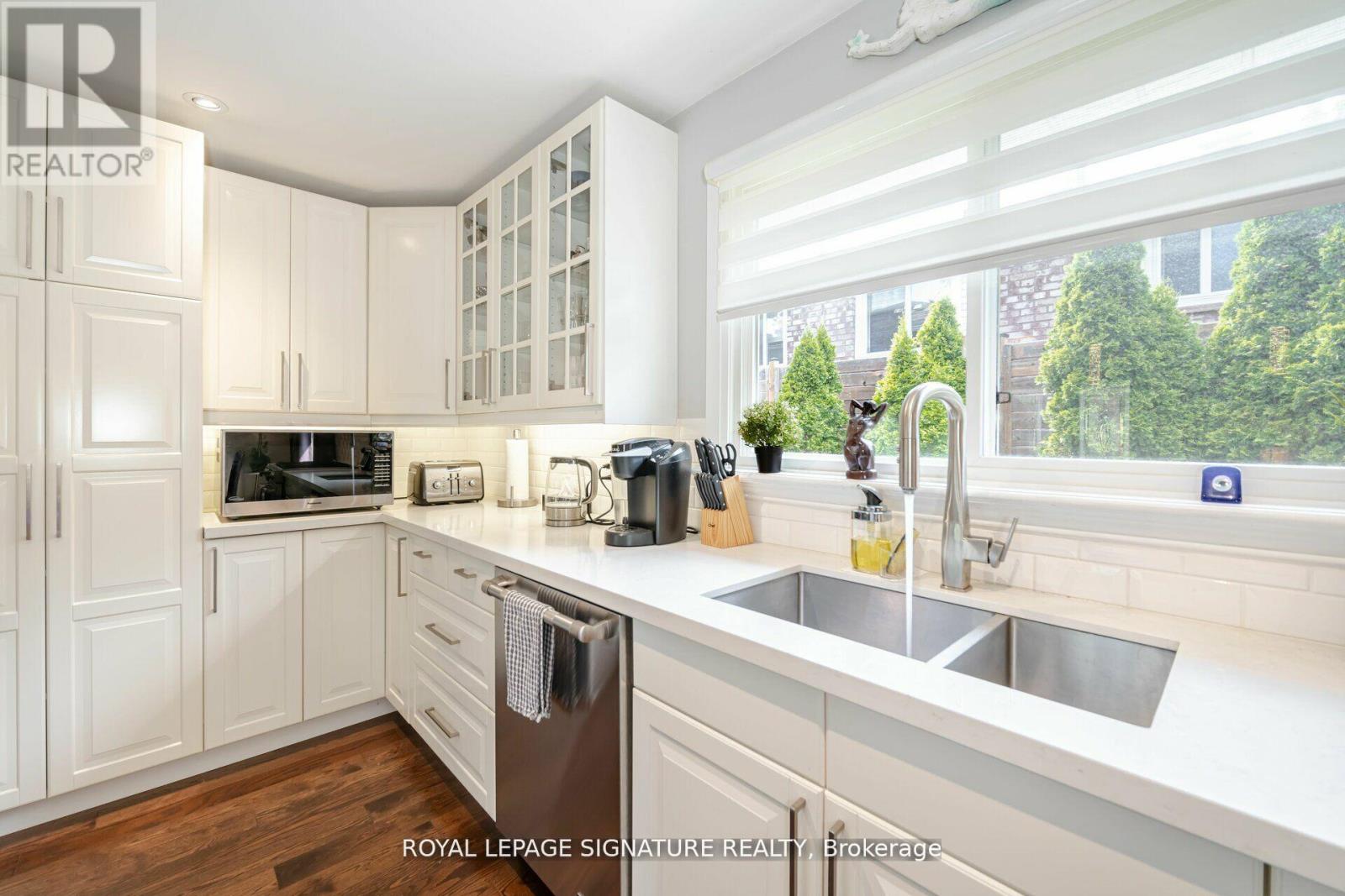 2497 Wyatt Street, Oakville, Ontario  L6L 2M7 - Photo 12 - W12682286