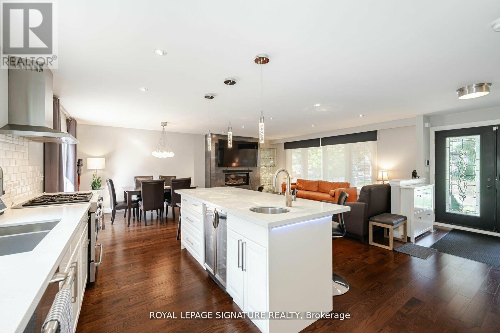 2497 Wyatt Street, Oakville, Ontario  L6L 2M7 - Photo 13 - W12682286