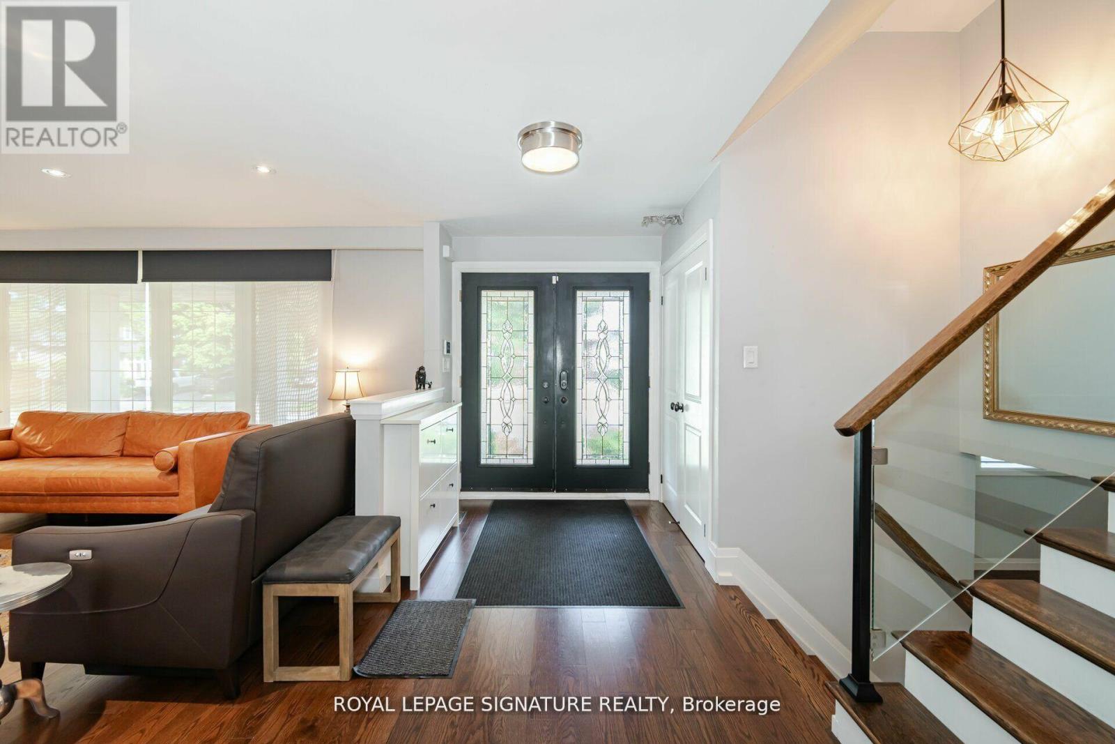 2497 Wyatt Street, Oakville, Ontario  L6L 2M7 - Photo 3 - W12682286