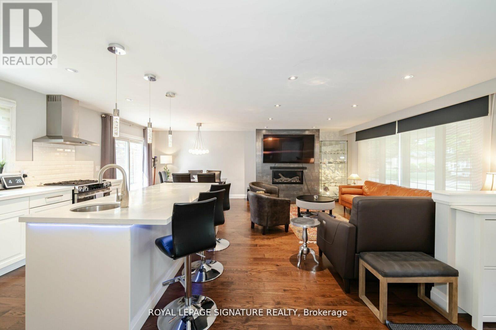 2497 Wyatt Street, Oakville, Ontario  L6L 2M7 - Photo 5 - W12682286