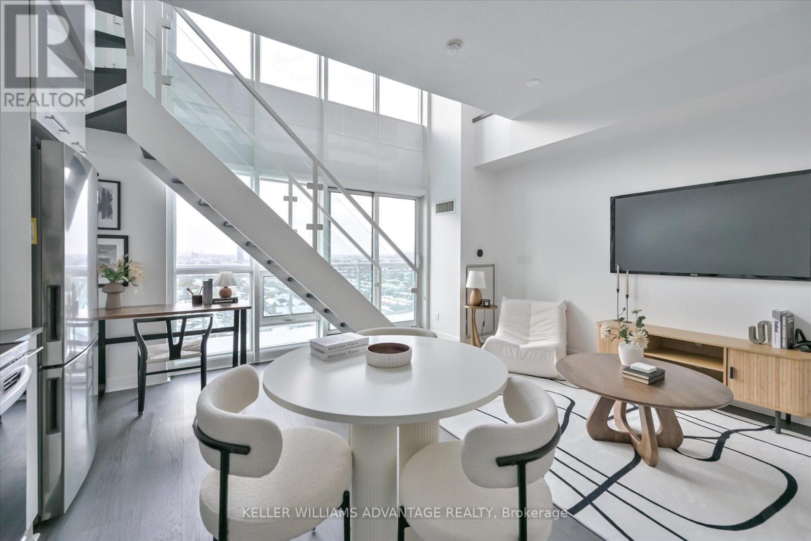 2910 - 155 Legion Road N, Toronto, Ontario  M8Y 0A7 - Photo 7 - W12682300