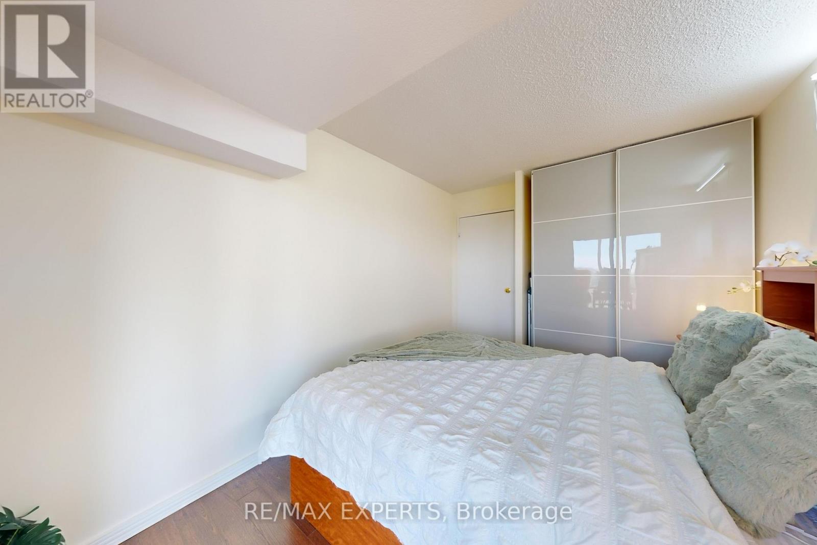 1603 - 10 Markbrook Lane, Toronto, Ontario  M9V 5E3 - Photo 32 - W12682328