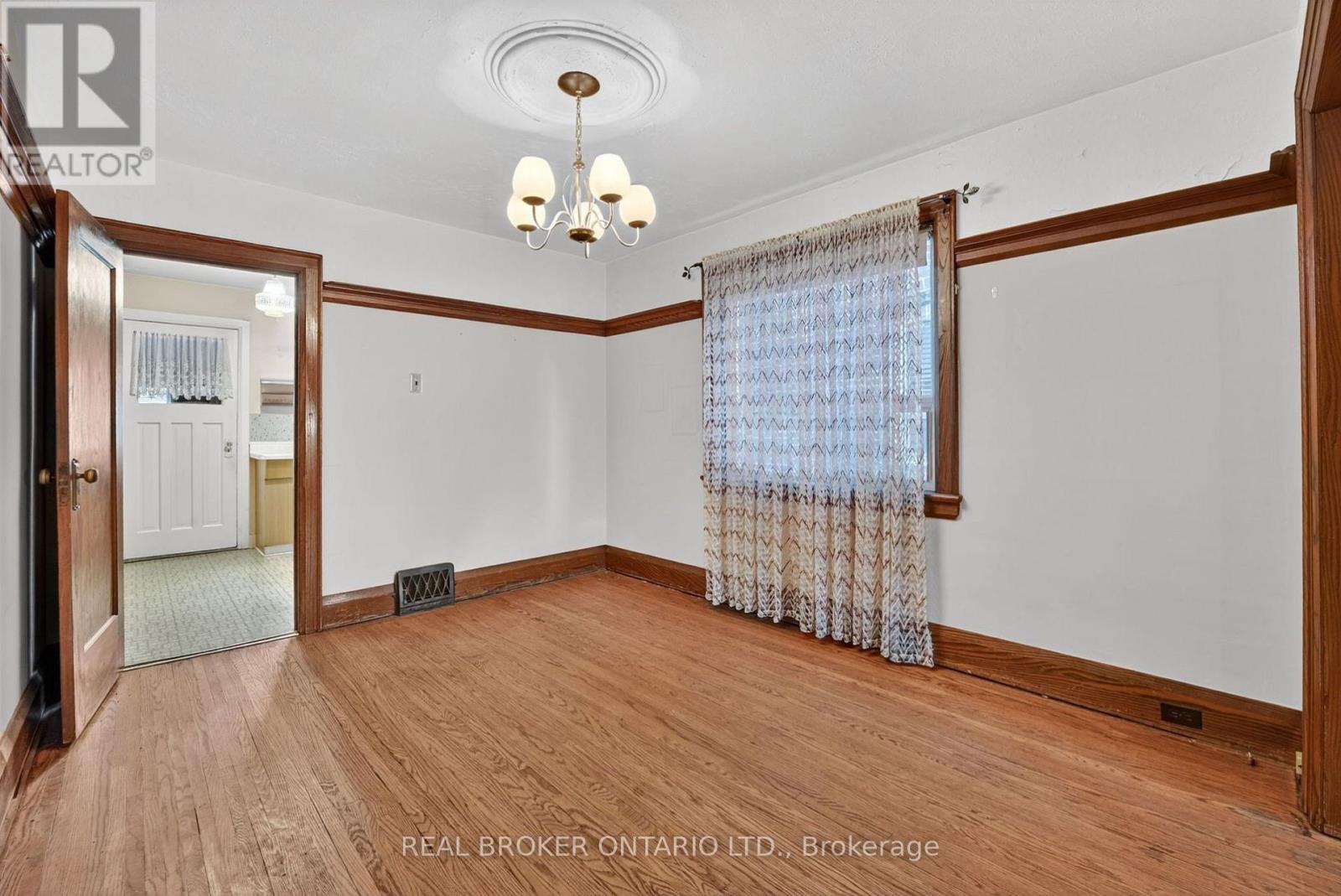 648 Willard Avenue, Toronto, Ontario  M6S 3S4 - Photo 10 - W12682330