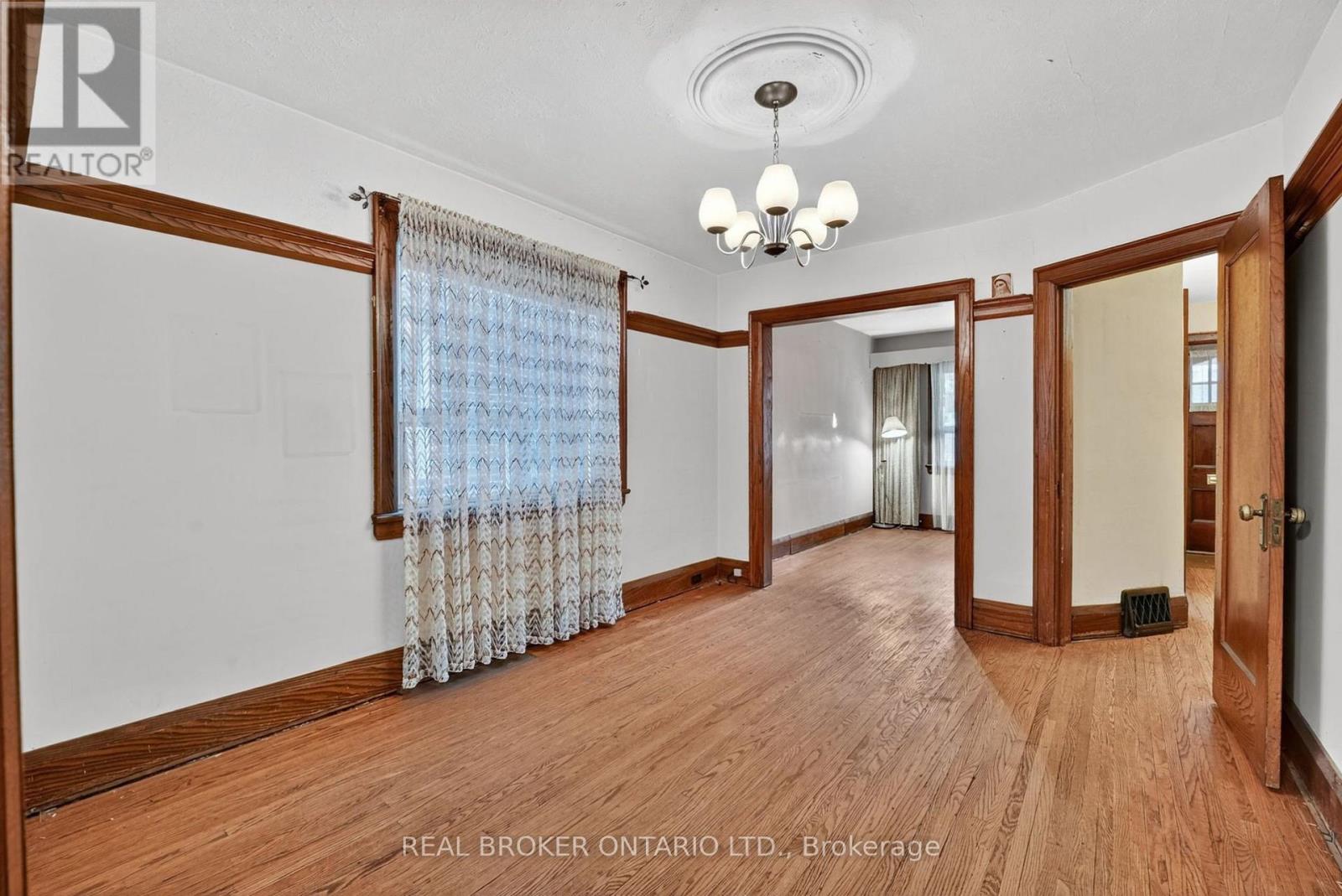 648 Willard Avenue, Toronto, Ontario  M6S 3S4 - Photo 11 - W12682330