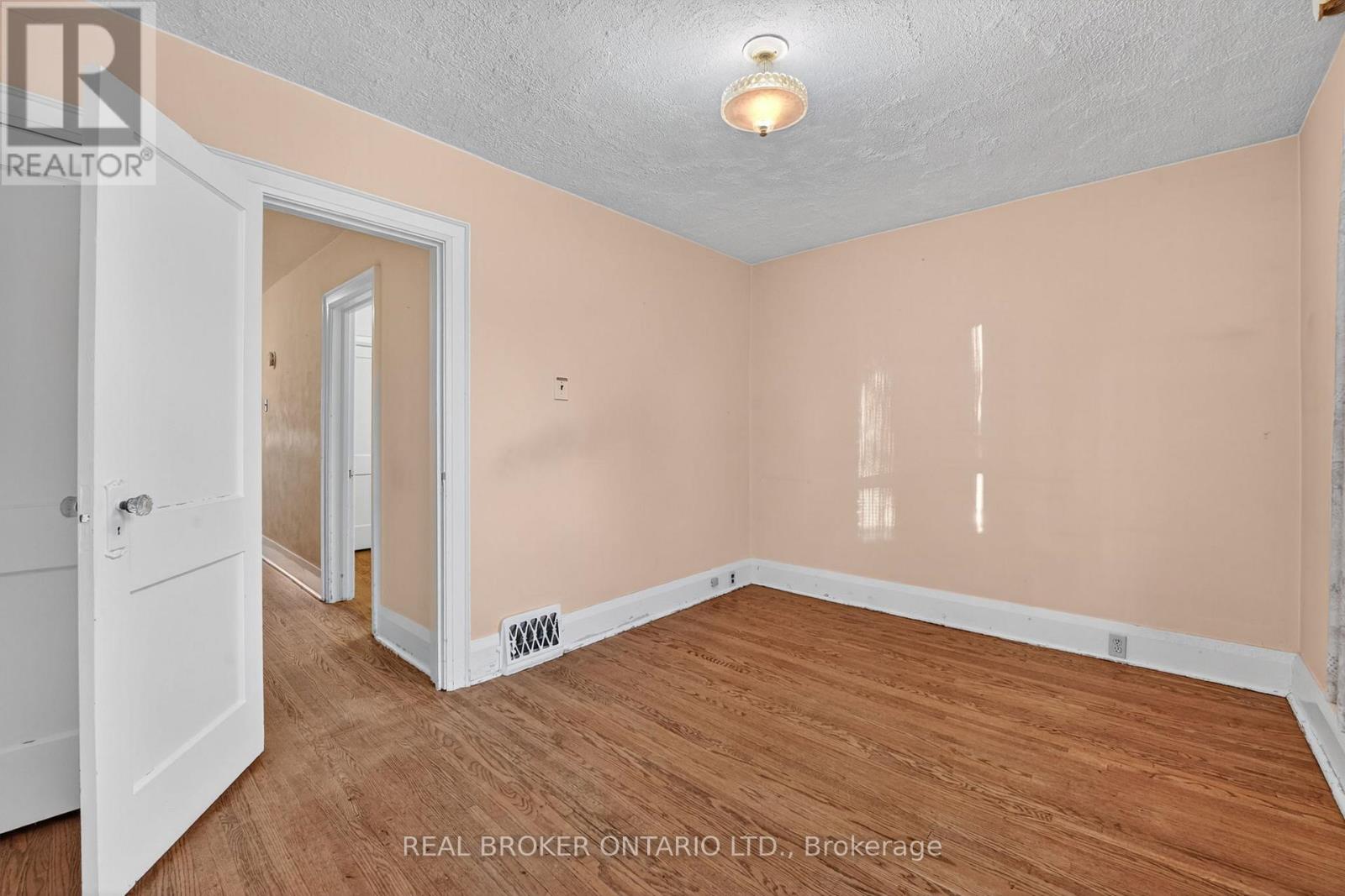 648 Willard Avenue, Toronto, Ontario  M6S 3S4 - Photo 26 - W12682330