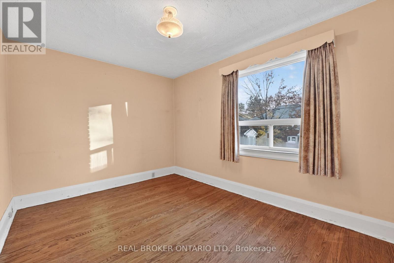 648 Willard Avenue, Toronto, Ontario  M6S 3S4 - Photo 28 - W12682330