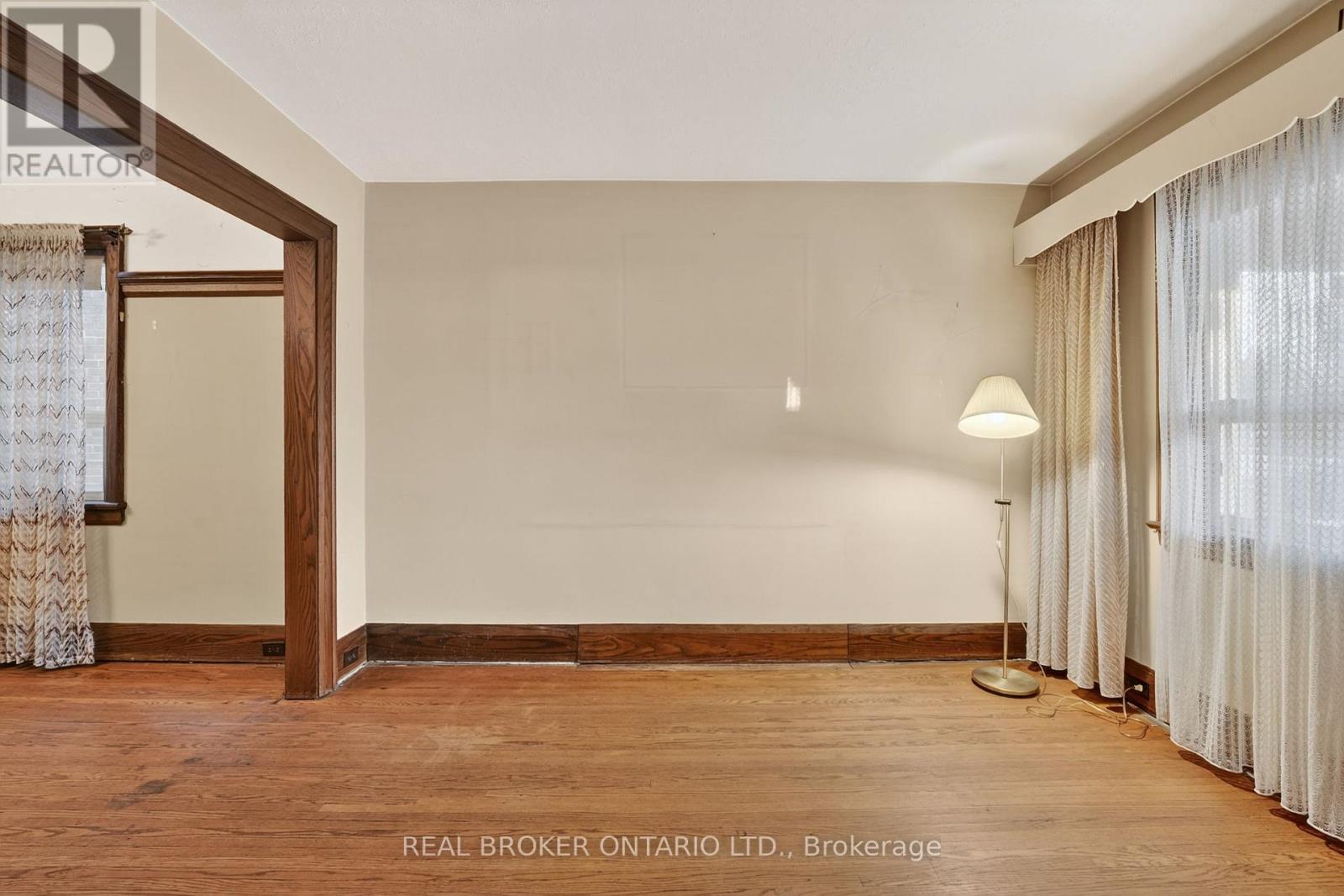 648 Willard Avenue, Toronto, Ontario  M6S 3S4 - Photo 6 - W12682330