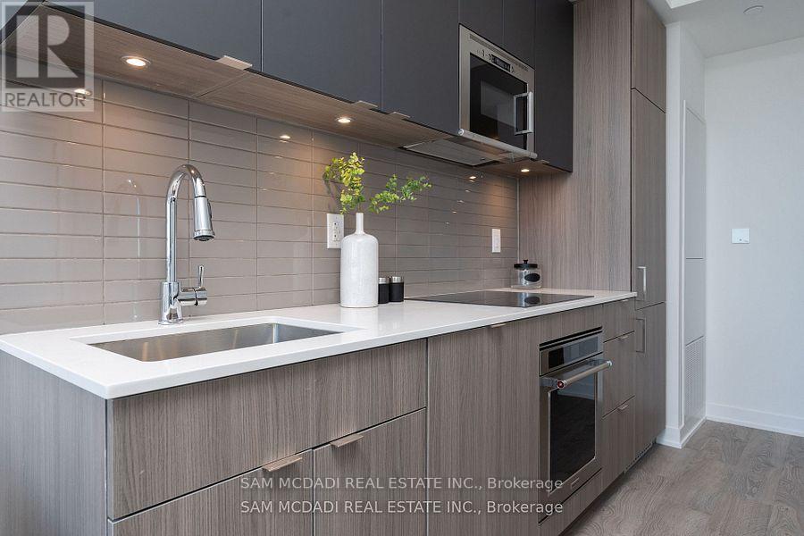 1412 - 220 Missinihe Way, Mississauga, Ontario  L5H 0A9 - Photo 6 - W12682348