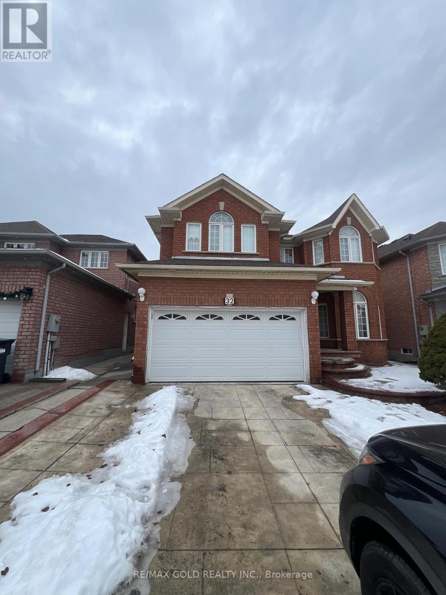 32 MAPLEVIEW AVENUE, Brampton, Ontario