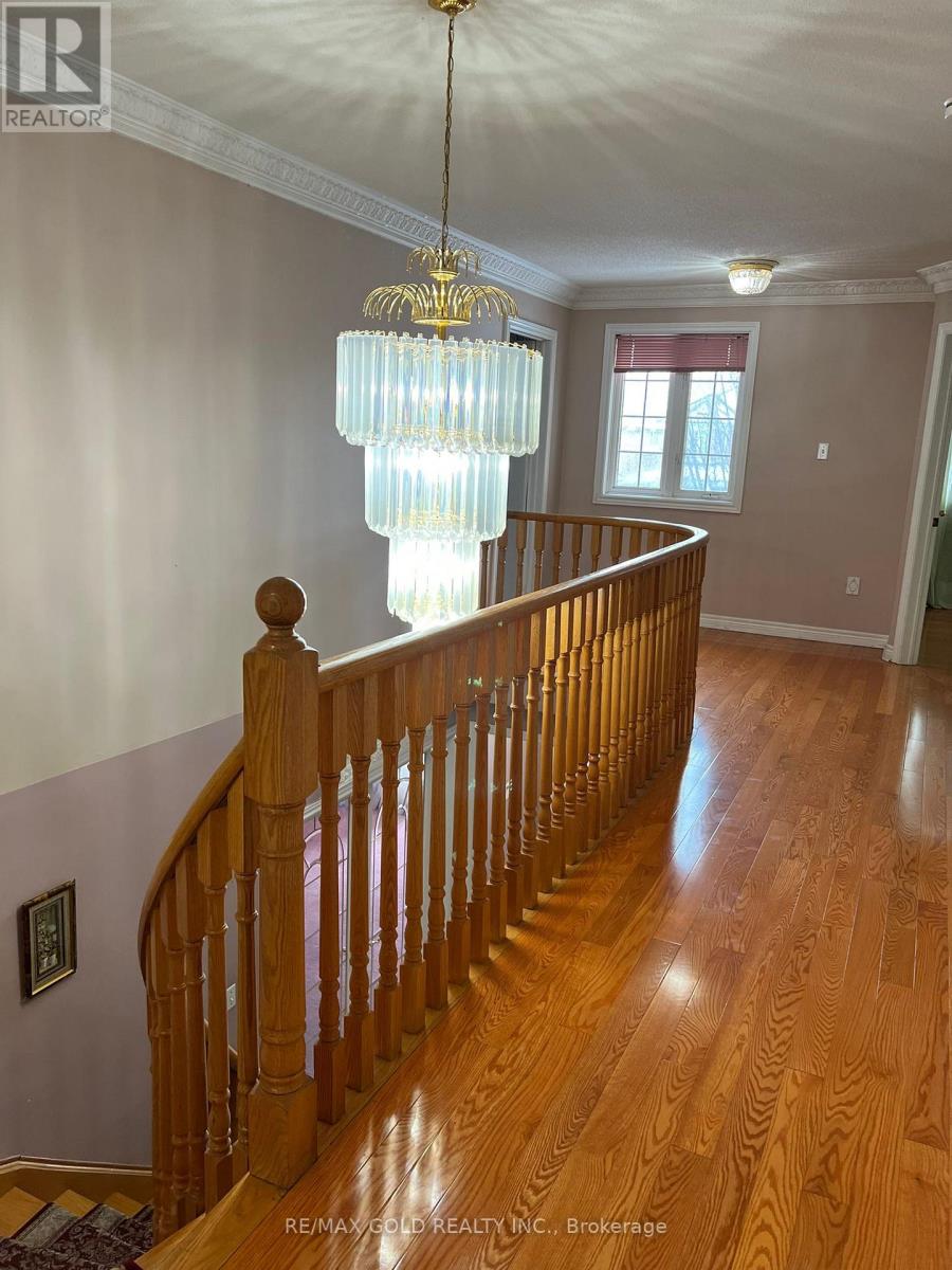 32 Mapleview Avenue, Brampton, Ontario  L6R 1M2 - Photo 12 - W12682350