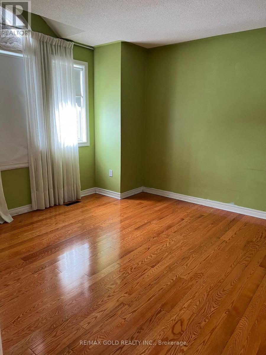 32 Mapleview Avenue, Brampton, Ontario  L6R 1M2 - Photo 14 - W12682350