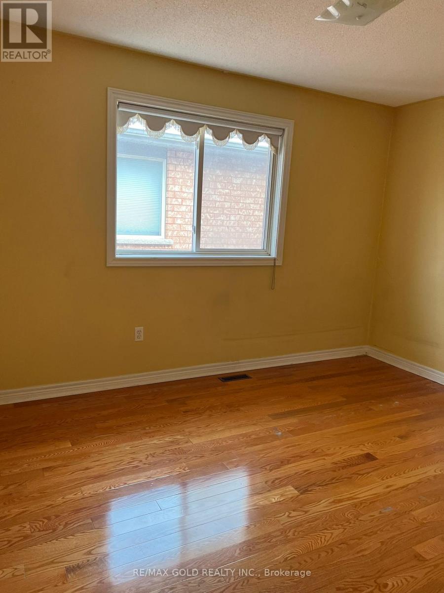 32 Mapleview Avenue, Brampton, Ontario  L6R 1M2 - Photo 15 - W12682350