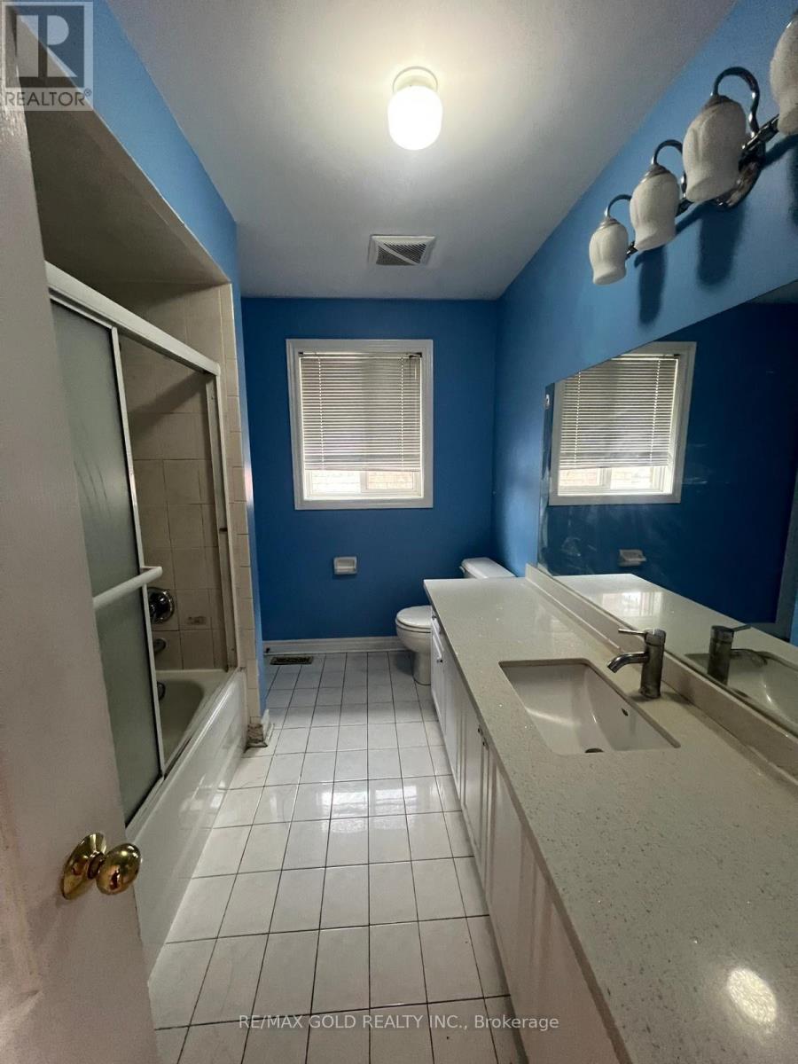 32 Mapleview Avenue, Brampton, Ontario  L6R 1M2 - Photo 19 - W12682350