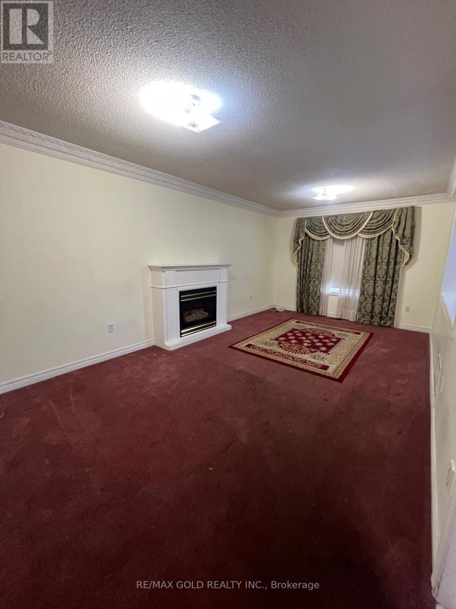 32 Mapleview Avenue, Brampton, Ontario  L6R 1M2 - Photo 6 - W12682350