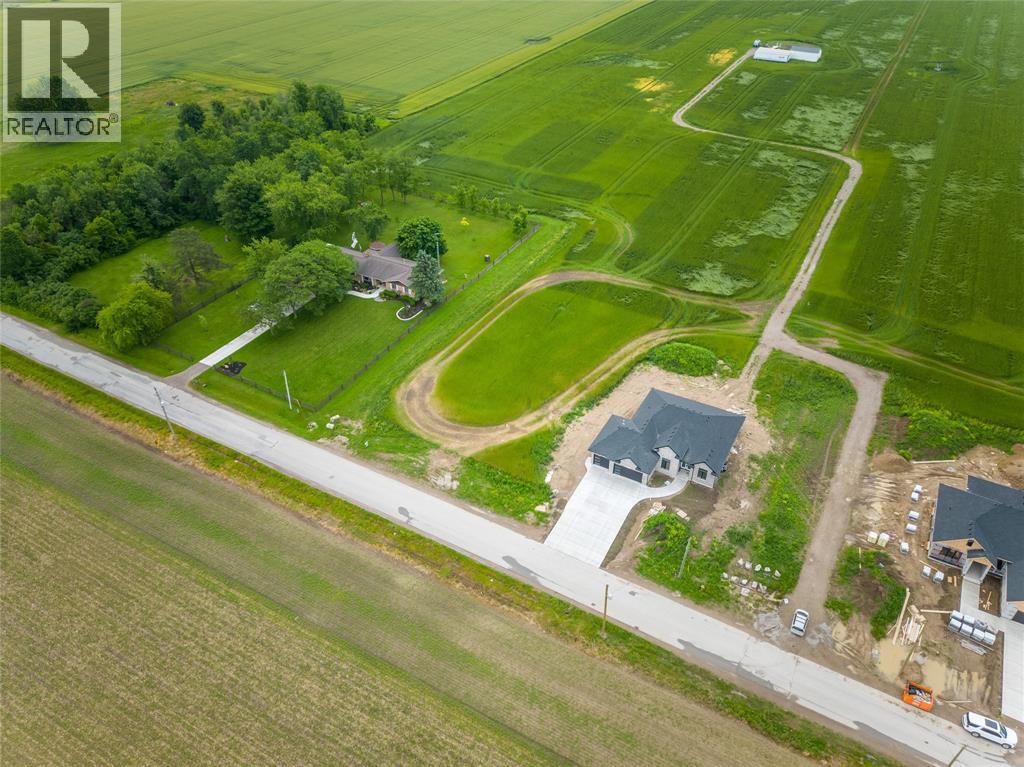 3781 QUEEN STREET Plympton-Wyoming Ontario Canada N0N1E0 2