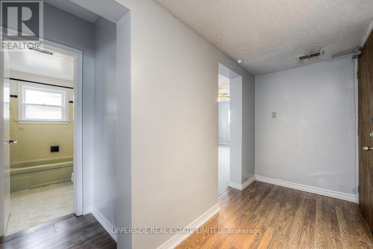 7 Balmoral Drive, Kitchener, Ontario  N2M 2J7 - Photo 2 - X12682262