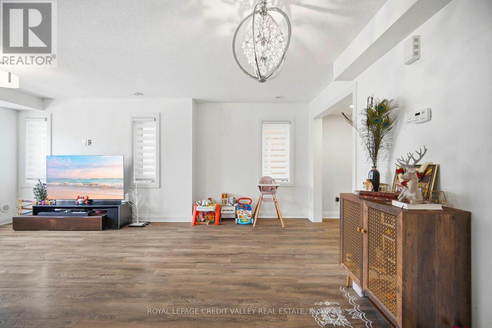 565 Goldenrod Lane, Kitchener, Ontario  N2R 0L7 - Photo 11 - X12682270