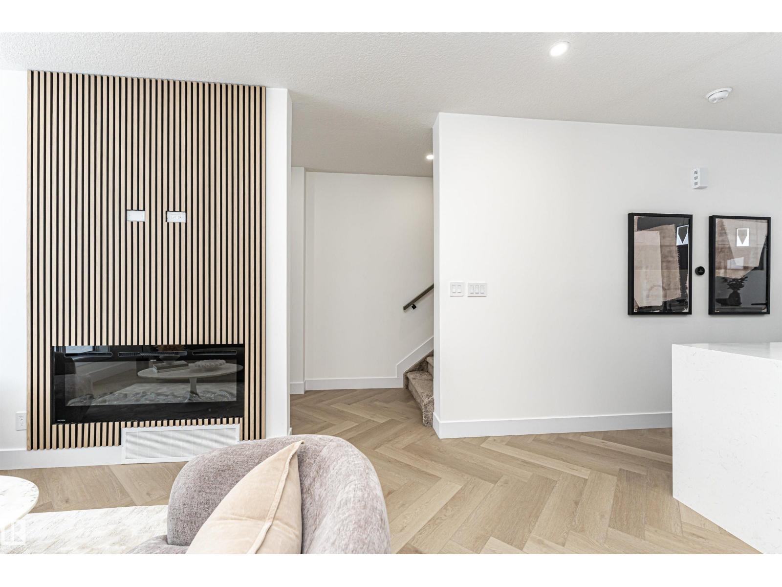 9622 86 St Nw, Edmonton, Alberta  T6C 3E9 - Photo 3 - E4469603