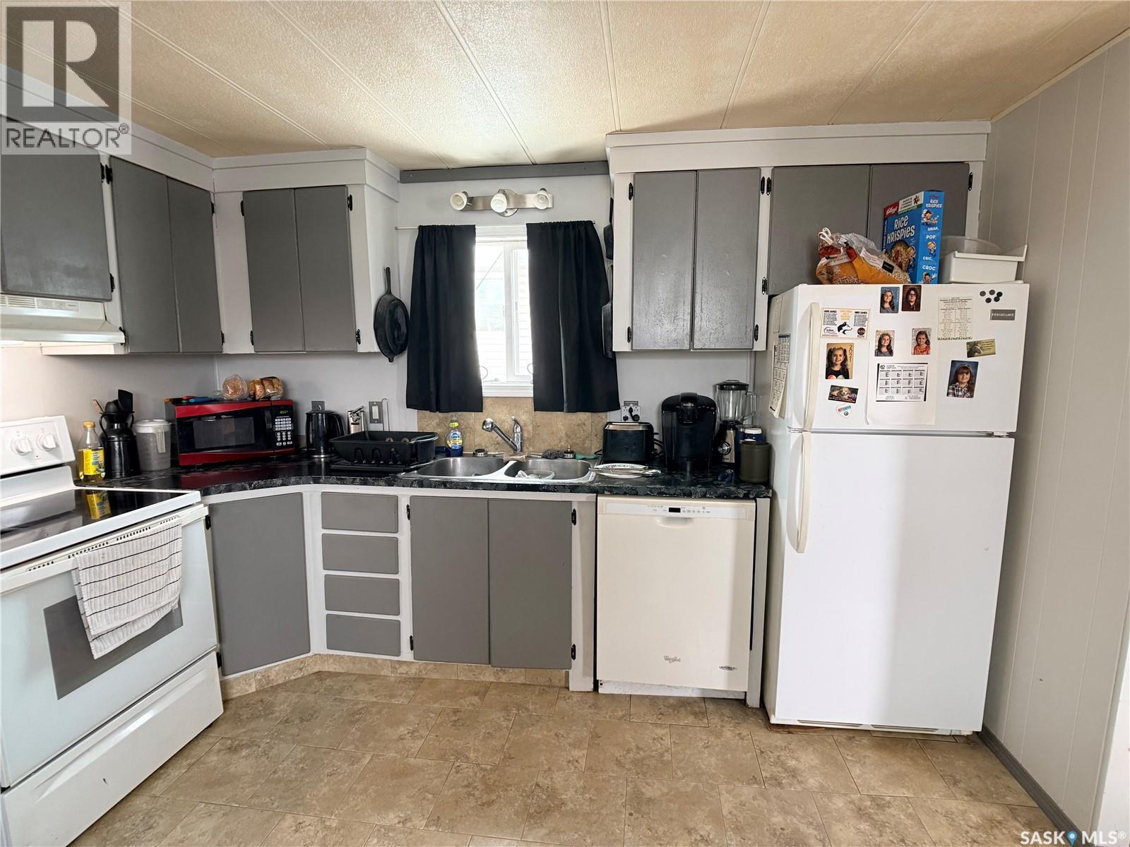 416 Ewen Street, Oxbow, Saskatchewan  S0C 2B0 - Photo 4 - SK026355