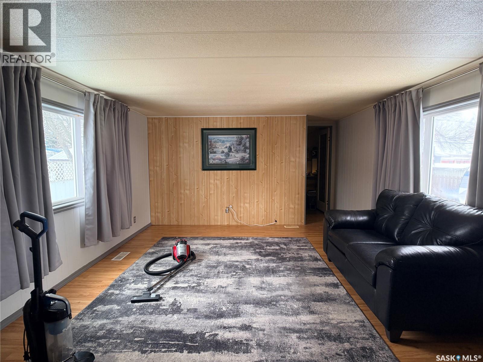 416 Ewen Street, Oxbow, Saskatchewan  S0C 2B0 - Photo 9 - SK026355