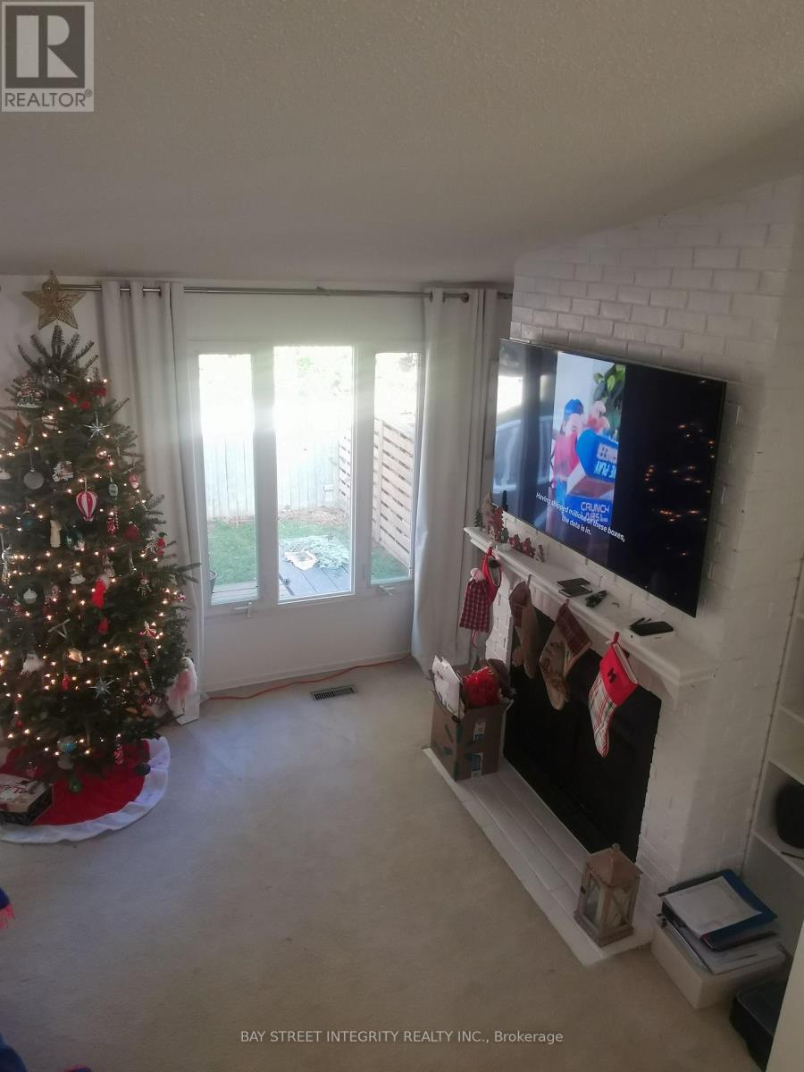 976 Raintree Lane, Mississauga, Ontario  L5H 3Y6 - Photo 8 - W12674788