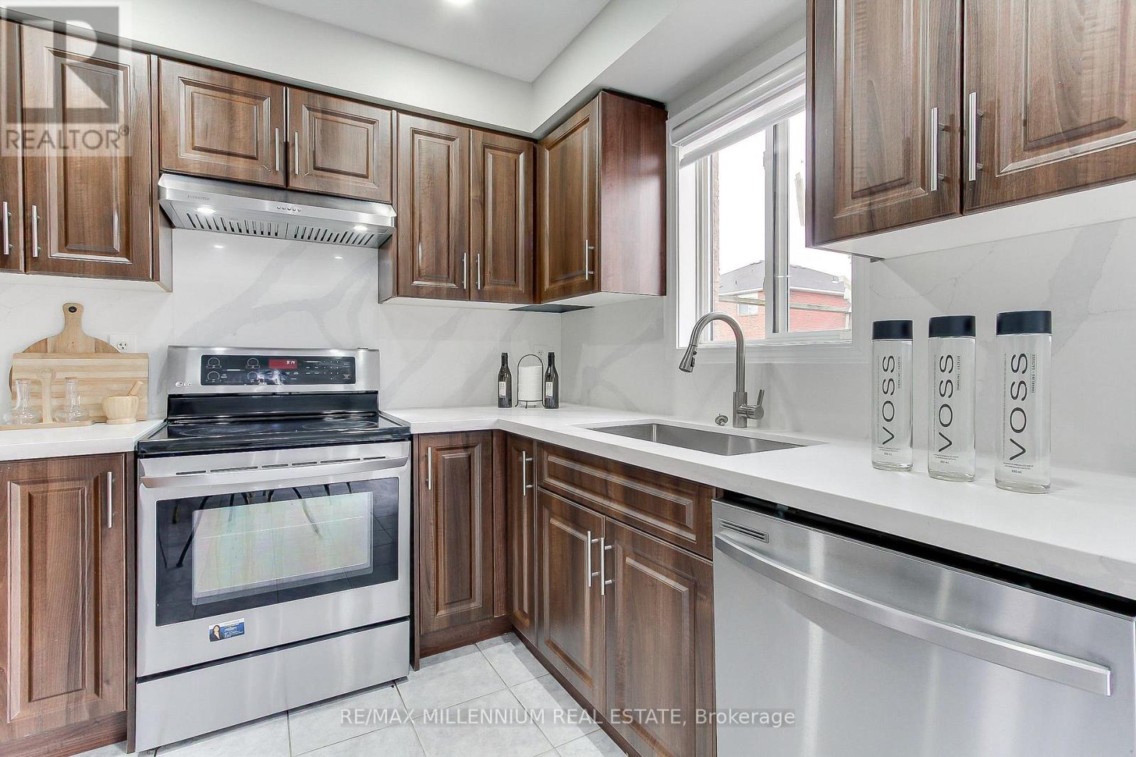 6 Studebaker Trail, Brampton, Ontario  L7A 3A2 - Photo 2 - W12674608