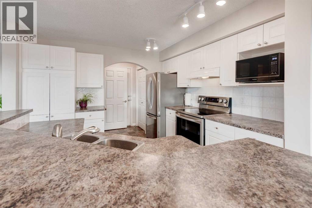 45 Cougarstone Place Sw, Calgary, Alberta  T3H 4W8 - Photo 8 - A2278265