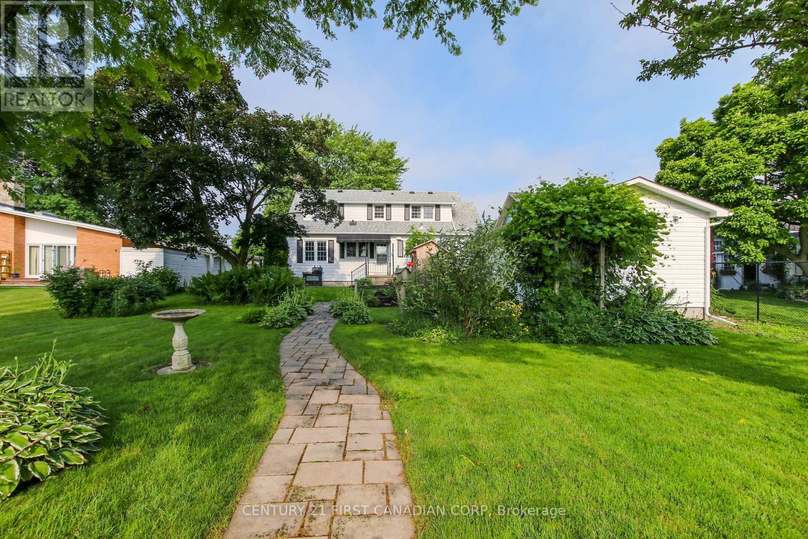 26 Grand Avenue, Chatham-Kent, Ontario  N8A 4J9 - Photo 10 - X12682446