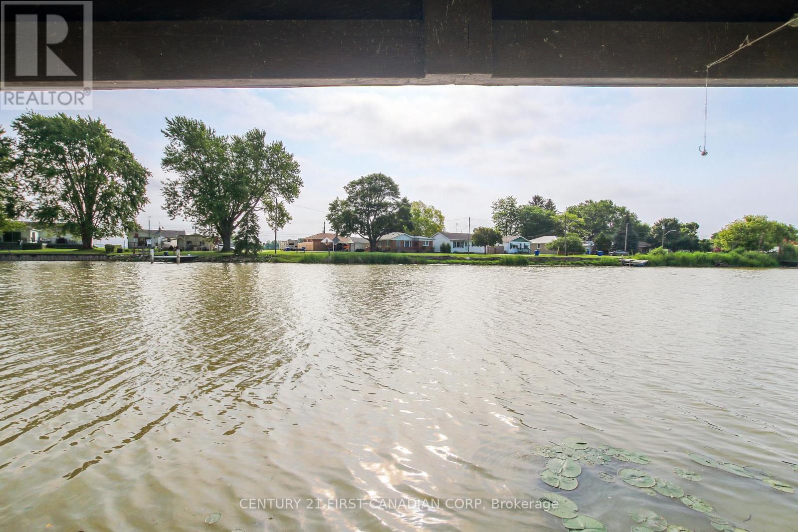 26 Grand Avenue, Chatham-Kent, Ontario  N8A 4J9 - Photo 12 - X12682446