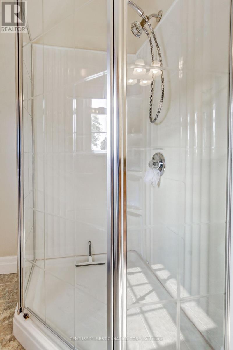 26 Grand Avenue, Chatham-Kent, Ontario  N8A 4J9 - Photo 38 - X12682446