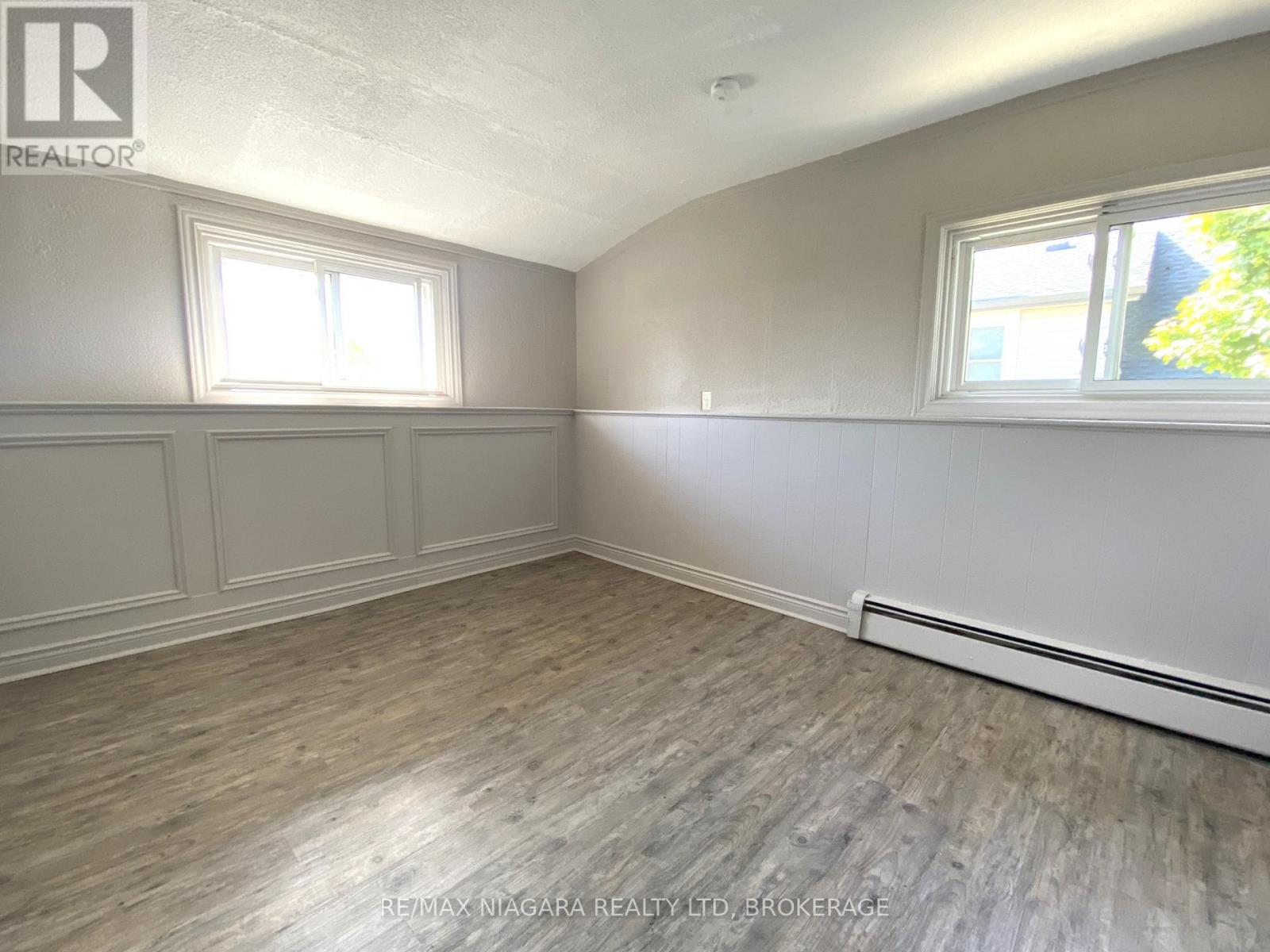 97 Queen Street, Fort Erie (Central), Ontario  L2A 1T9 - Photo 8 - X12329884