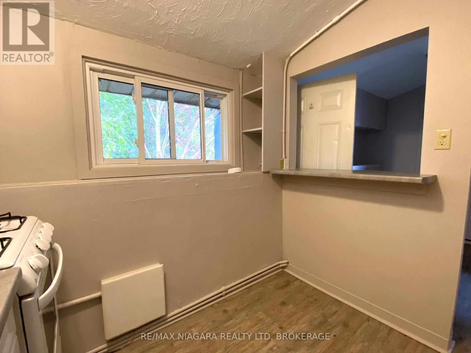 97 Queen Street, Fort Erie (Central), Ontario  L2A 1T9 - Photo 11 - X12329884