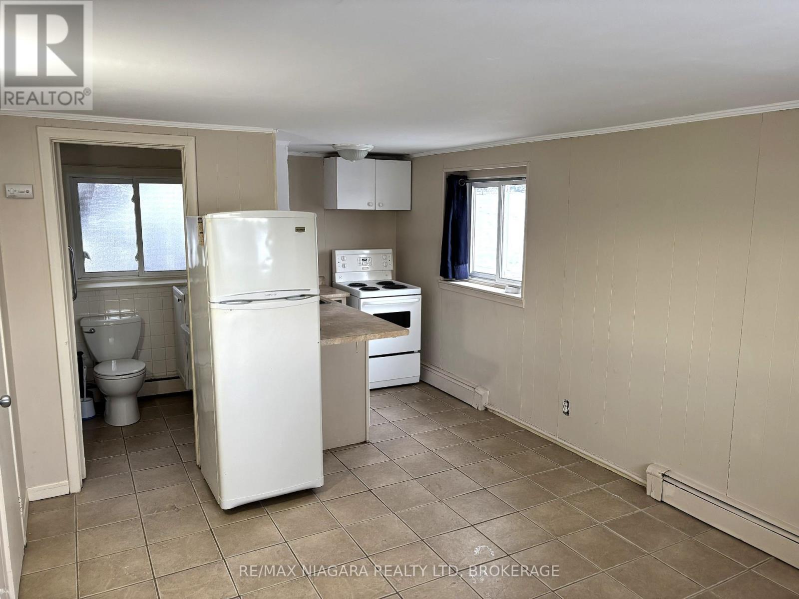 97 Queen Street, Fort Erie (Central), Ontario  L2A 1T9 - Photo 4 - X12329884