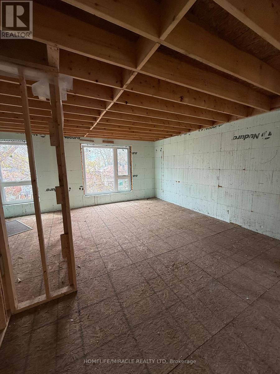 42 August Avenue, Toronto (Oakridge), Ontario  M1L 3M9 - Photo 13 - E12464945