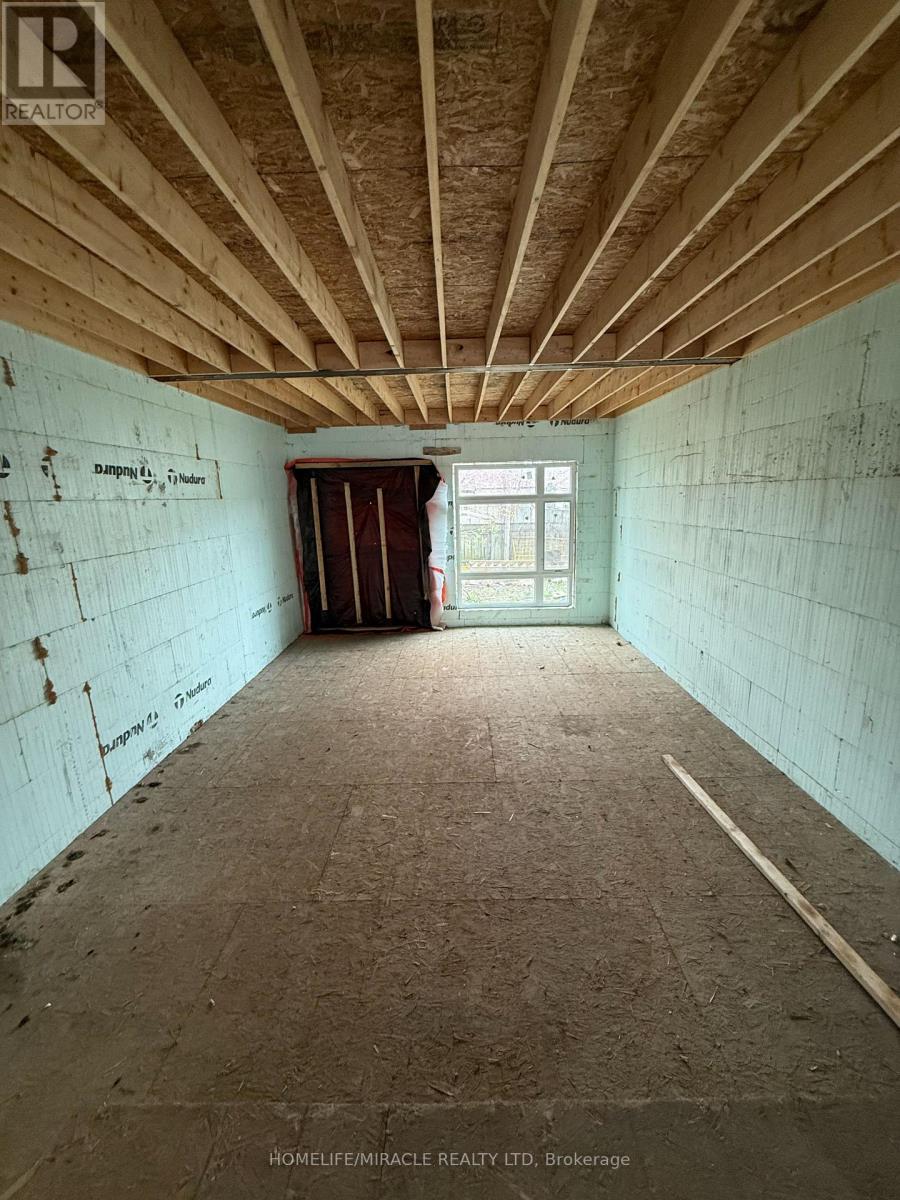 42 August Avenue, Toronto (Oakridge), Ontario  M1L 3M9 - Photo 6 - E12464945